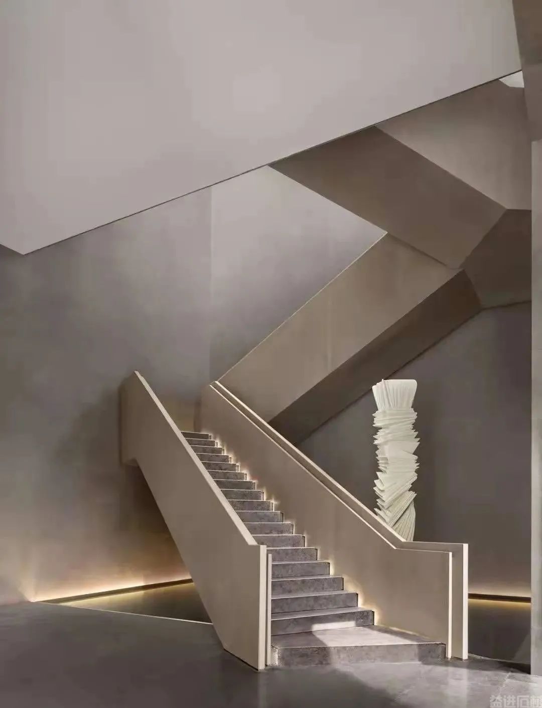 豪华的酒店，少不了一个漂亮的大理石楼梯(图23)